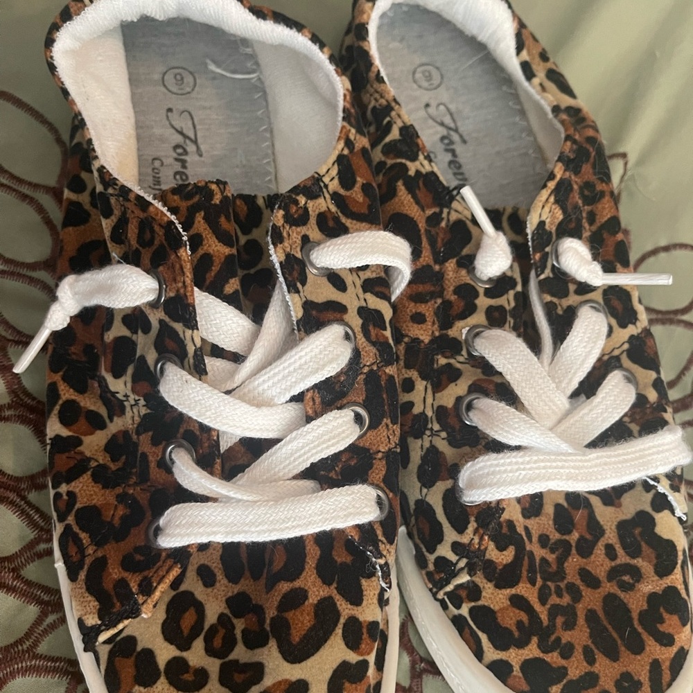Size 9 Cheetah Print Forever Comfort
